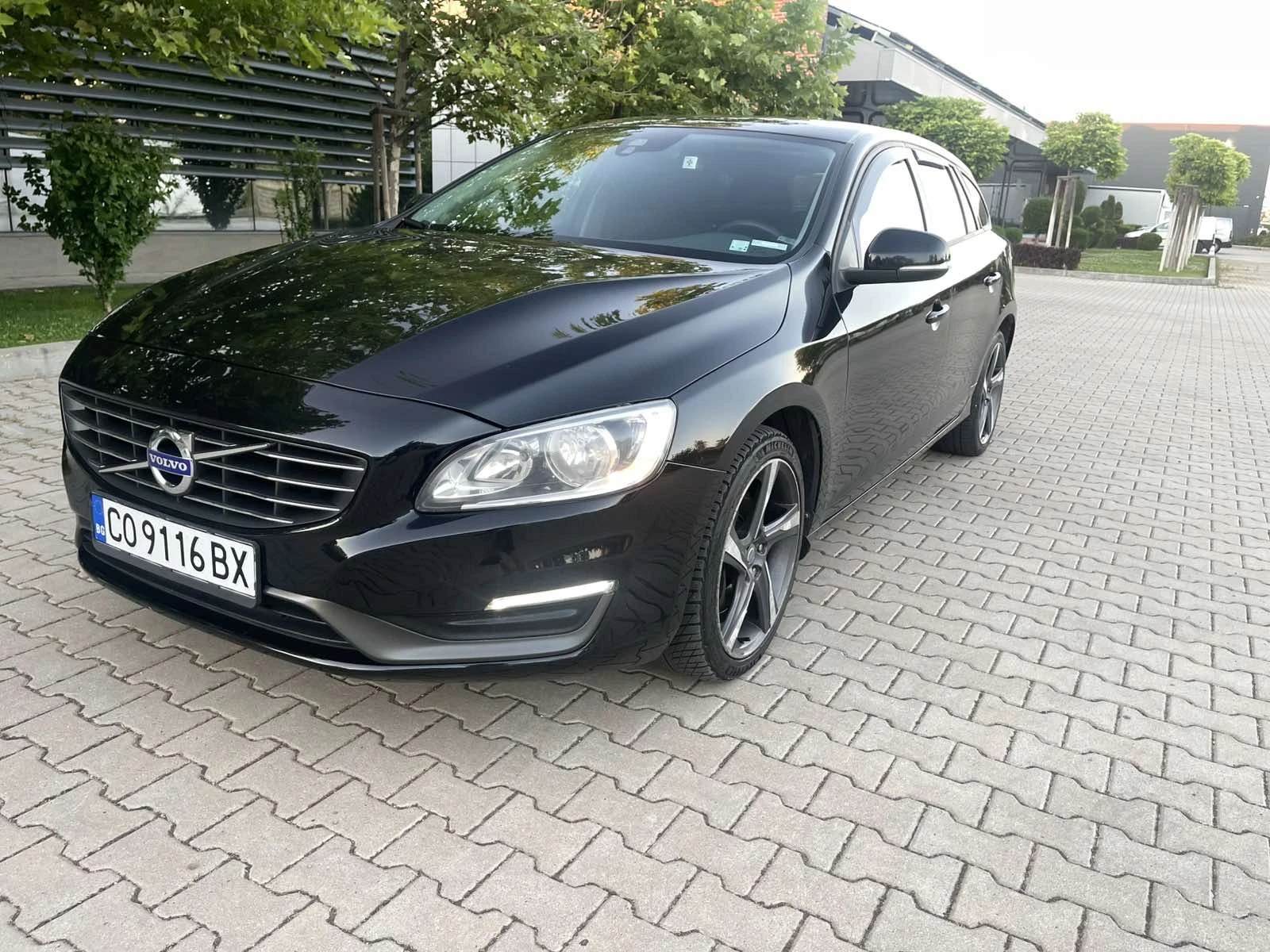 Volvo V60 2.4D5 215кс 4* 4 - изображение 5