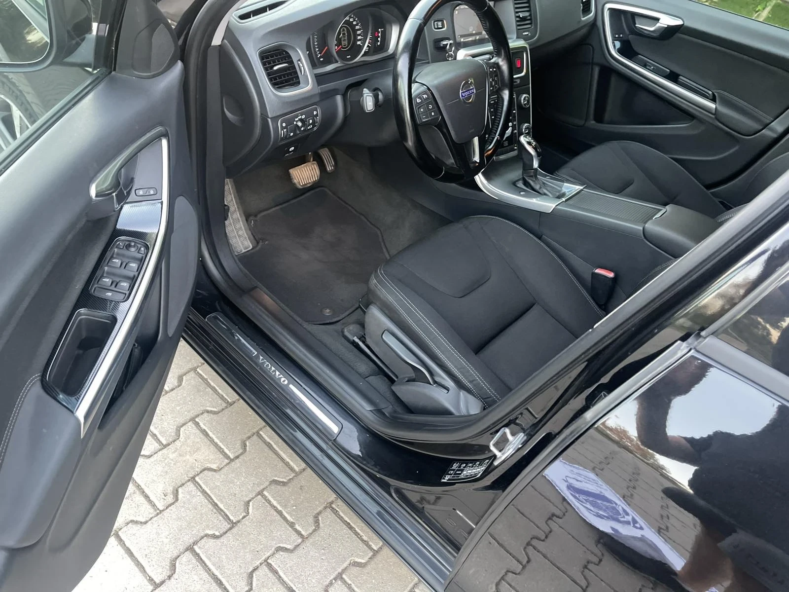 Volvo V60 2.4D5 215кс 4* 4 - изображение 6