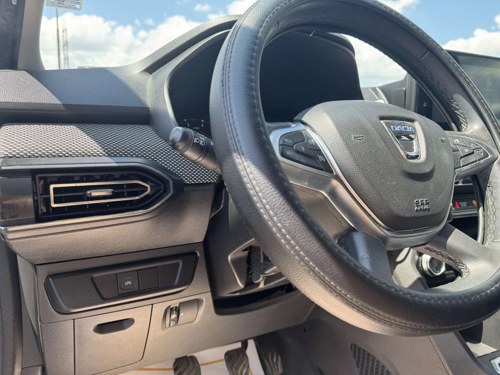 Dacia Logan 1.0TCe 100 к.с. Бензин ECO-G - изображение 10