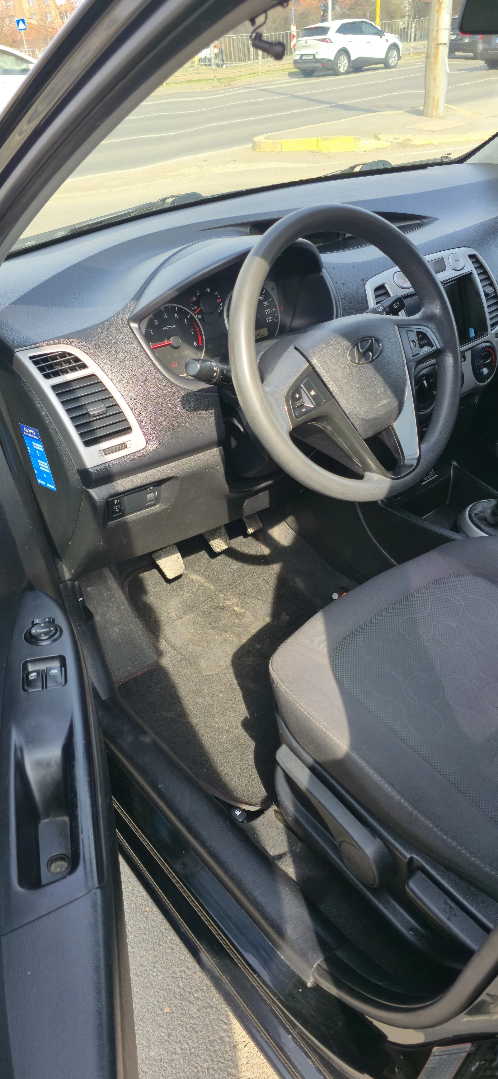 Hyundai I20 1.4 DYNAMIC DRIVE , снимка 12 - Автомобили и джипове - 53756399