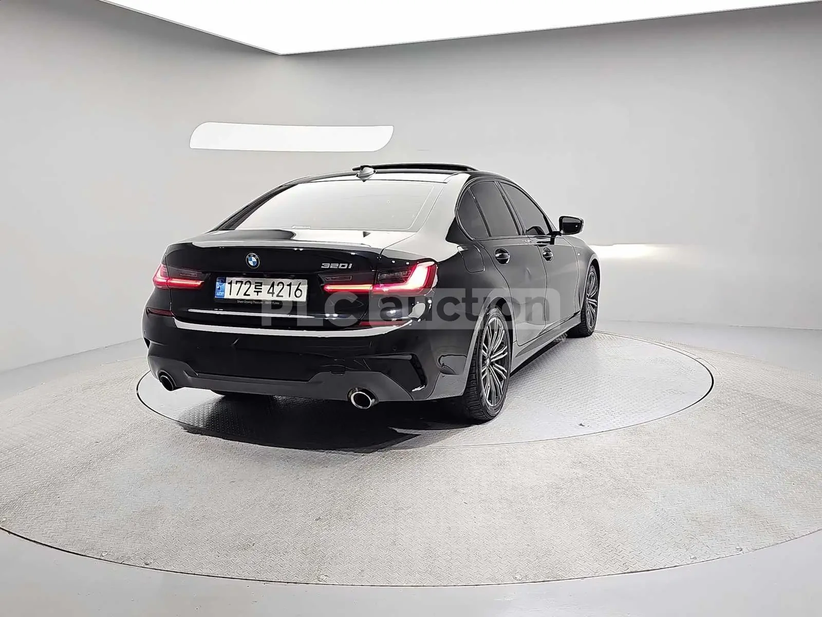 BMW 320 PANO * ПОДГРЕВИ * KEYLESS * 360 * H/K * , снимка 4 - Автомобили и джипове - 54553828