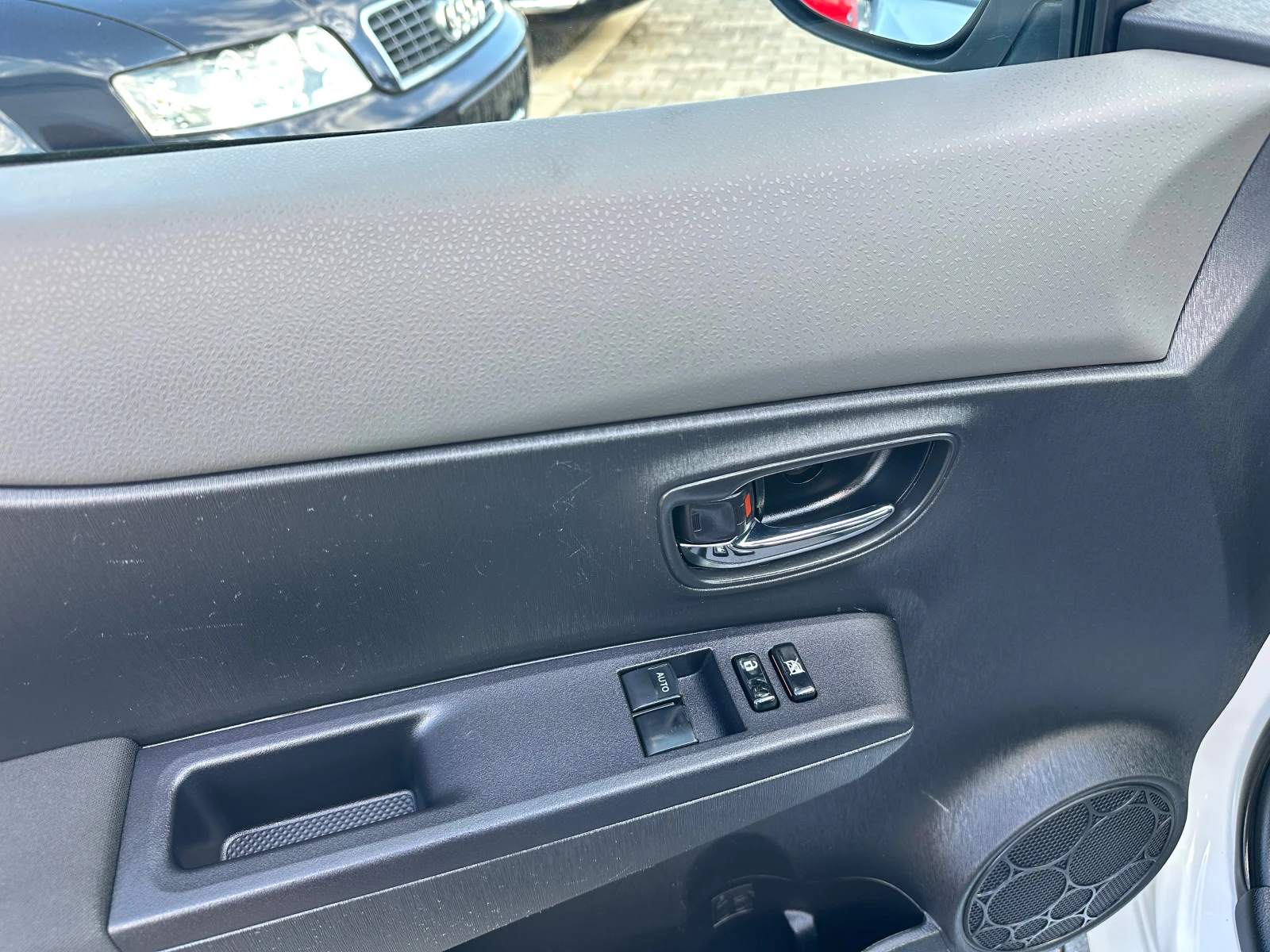 Toyota Yaris 1.4D4D* NAVI* SPORT* TOP* , снимка 12 - Автомобили и джипове - 54973176