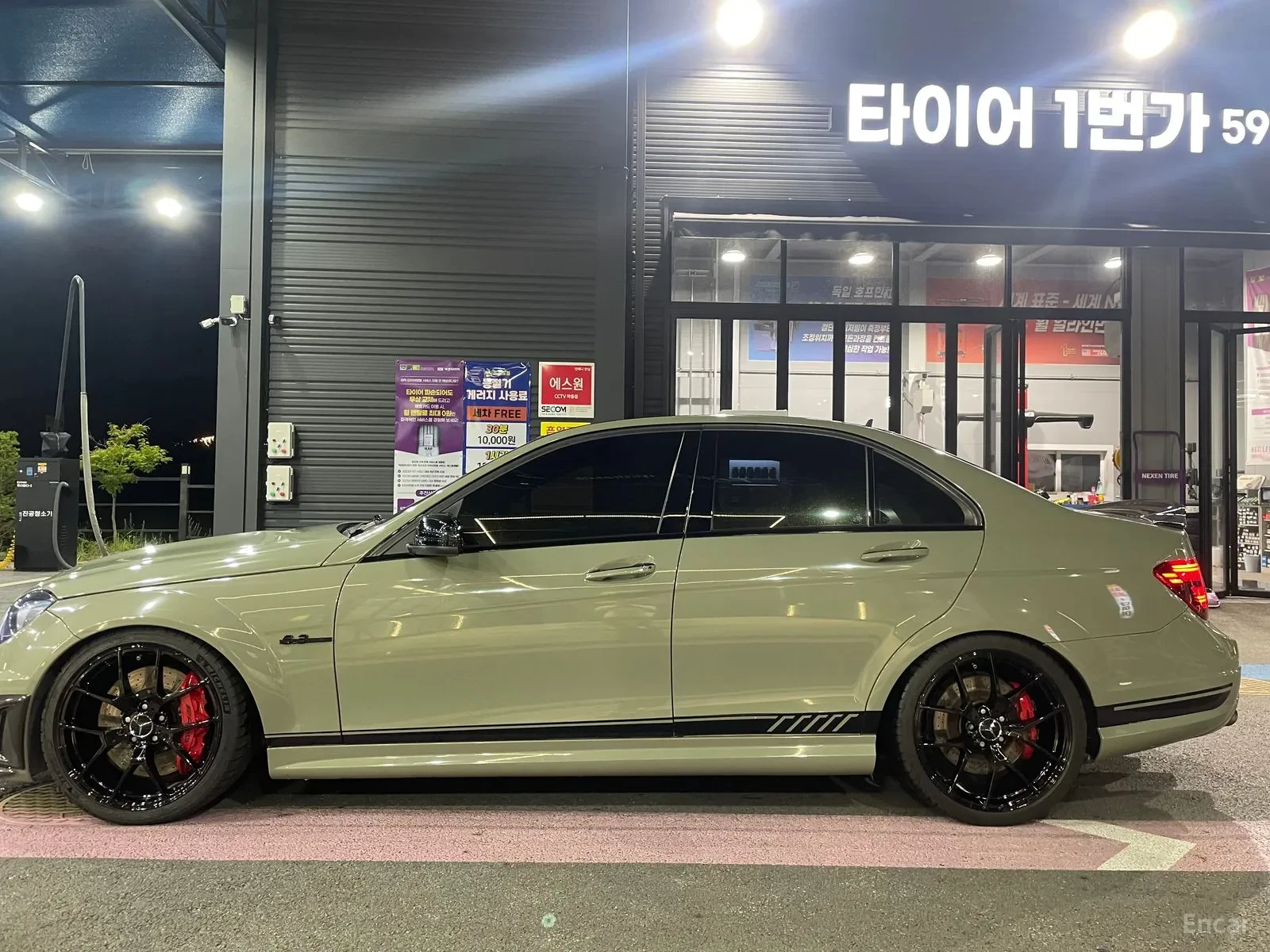 Mercedes-Benz C 63 AMG AMG* FULL* CUSTOM* TUNING, снимка 3 - Автомобили и джипове - 55050184