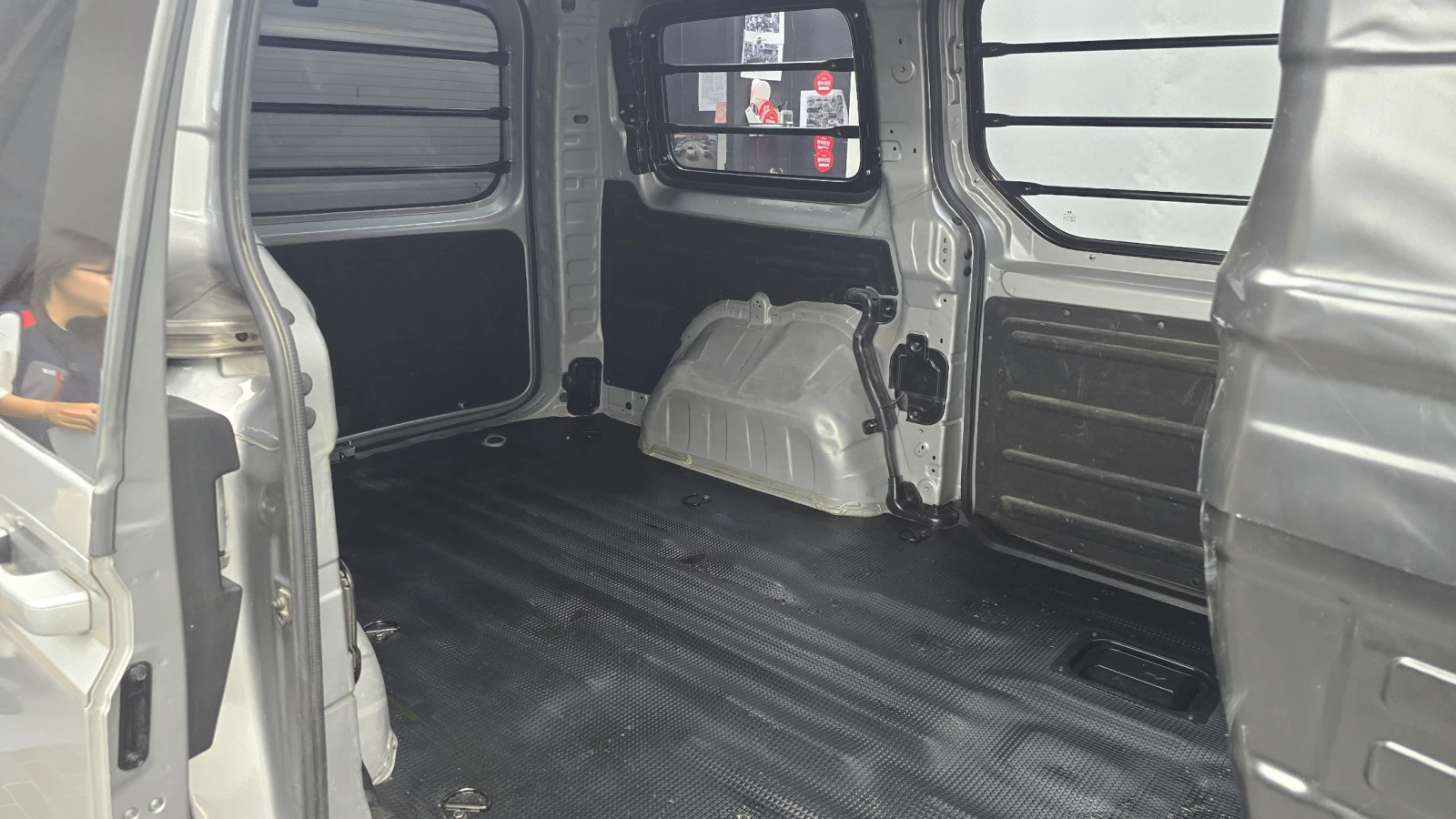 Hyundai Staria Modern* BLIND SPOT* ПОДГРЕВ ВОЛАН* КРАЙНА ЦЕНА, снимка 11 - Автомобили и джипове - 55496106
