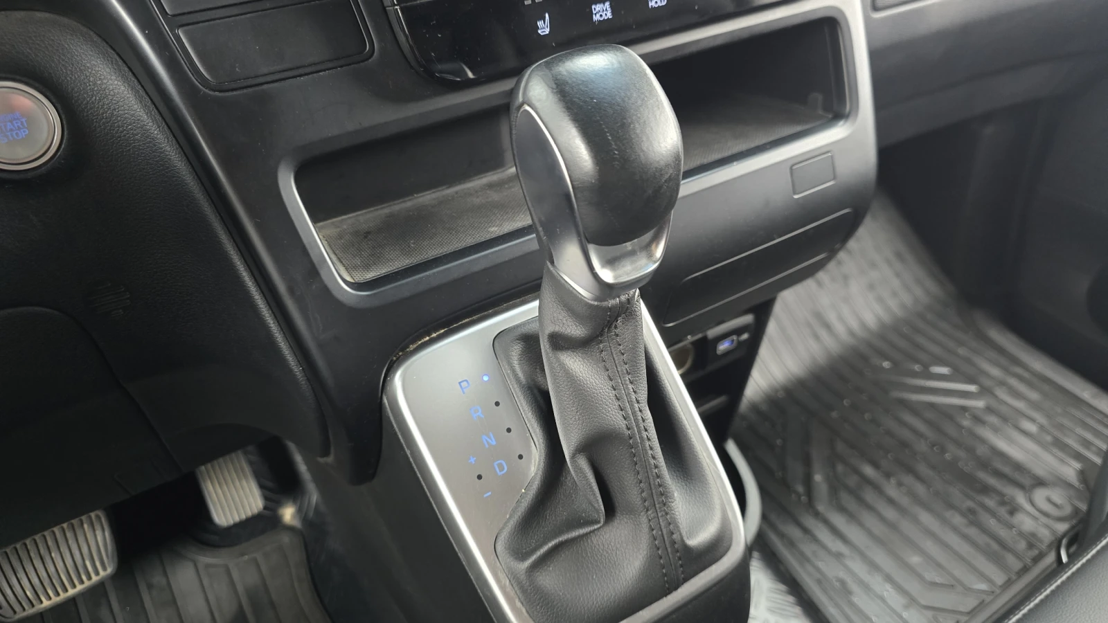 Hyundai Staria Modern* BLIND SPOT* ПОДГРЕВ ВОЛАН* КРАЙНА ЦЕНА, снимка 9 - Автомобили и джипове - 55496106