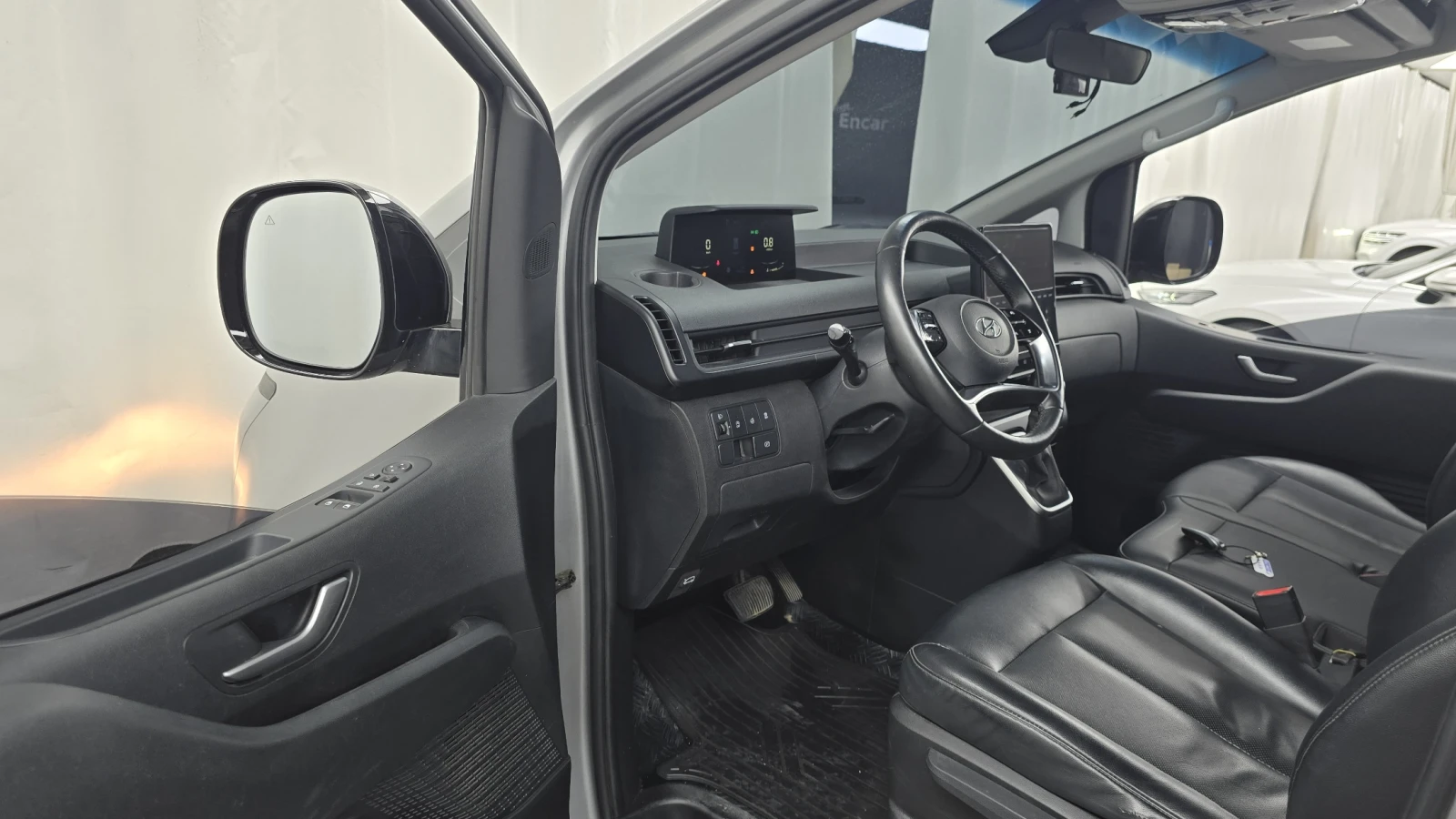 Hyundai Staria Modern* BLIND SPOT* ПОДГРЕВ ВОЛАН* КРАЙНА ЦЕНА, снимка 10 - Автомобили и джипове - 55496106