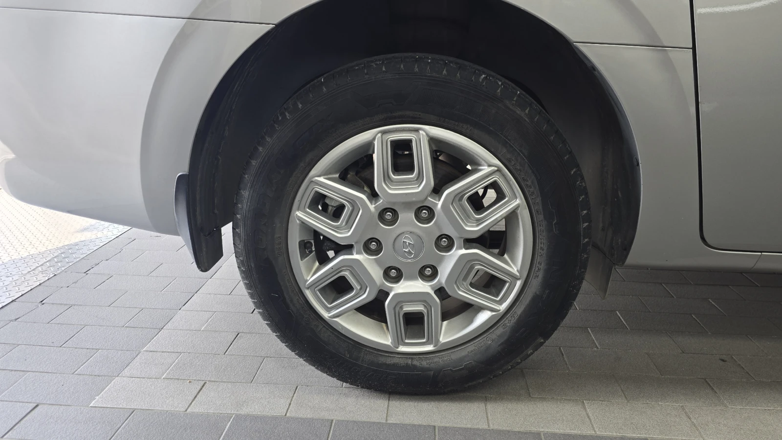 Hyundai Staria Modern* BLIND SPOT* ПОДГРЕВ ВОЛАН* КРАЙНА ЦЕНА, снимка 5 - Автомобили и джипове - 55496106