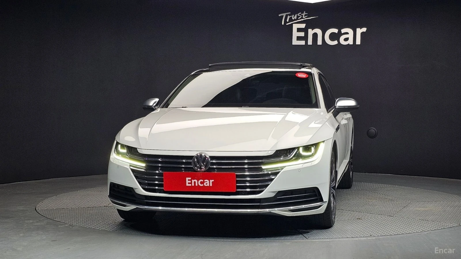 VW Arteon 2.0TDI* PREMIUM* DISTRONIC* ПОДГРЕВ* ОБДУХВАНЕ* , снимка 2 - Автомобили и джипове - 55573489