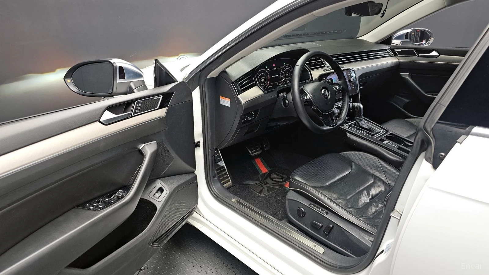 VW Arteon 2.0TDI* PREMIUM* DISTRONIC* ПОДГРЕВ* ОБДУХВАНЕ* , снимка 8 - Автомобили и джипове - 55573489