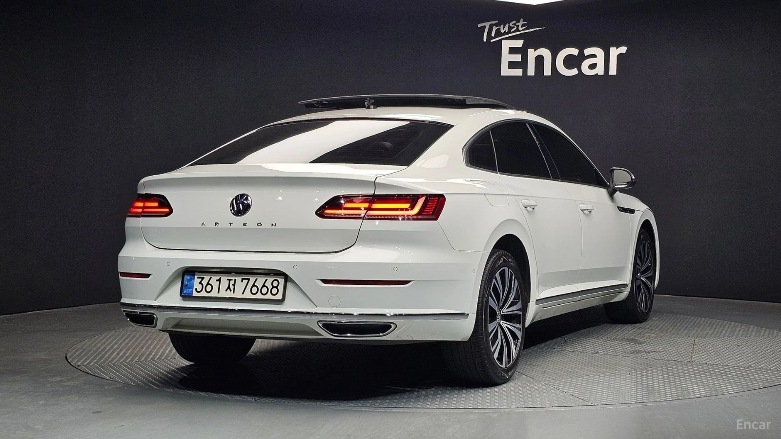 VW Arteon 2.0TDI* PREMIUM* DISTRONIC* ПОДГРЕВ* ОБДУХВАНЕ* , снимка 3 - Автомобили и джипове - 55573489