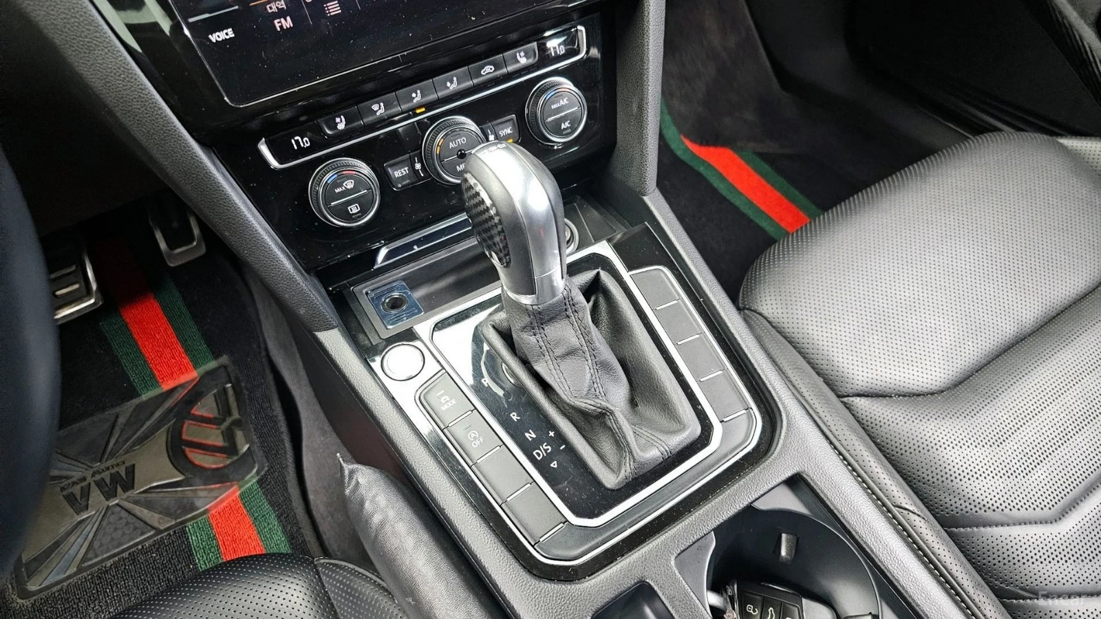 VW Arteon 2.0TDI* PREMIUM* DISTRONIC* ПОДГРЕВ* ОБДУХВАНЕ* , снимка 12 - Автомобили и джипове - 55573489