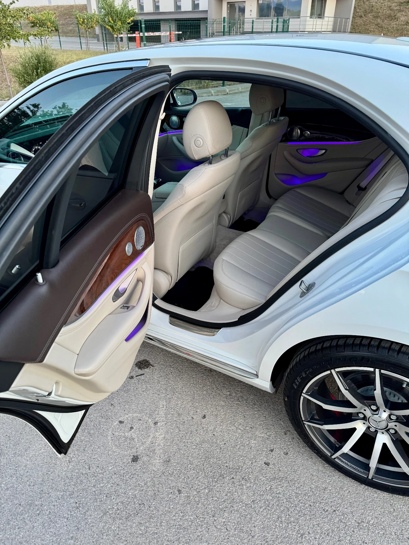 Mercedes-Benz E 300 W213 RWD, снимка 6 - Автомобили и джипове - 55698813