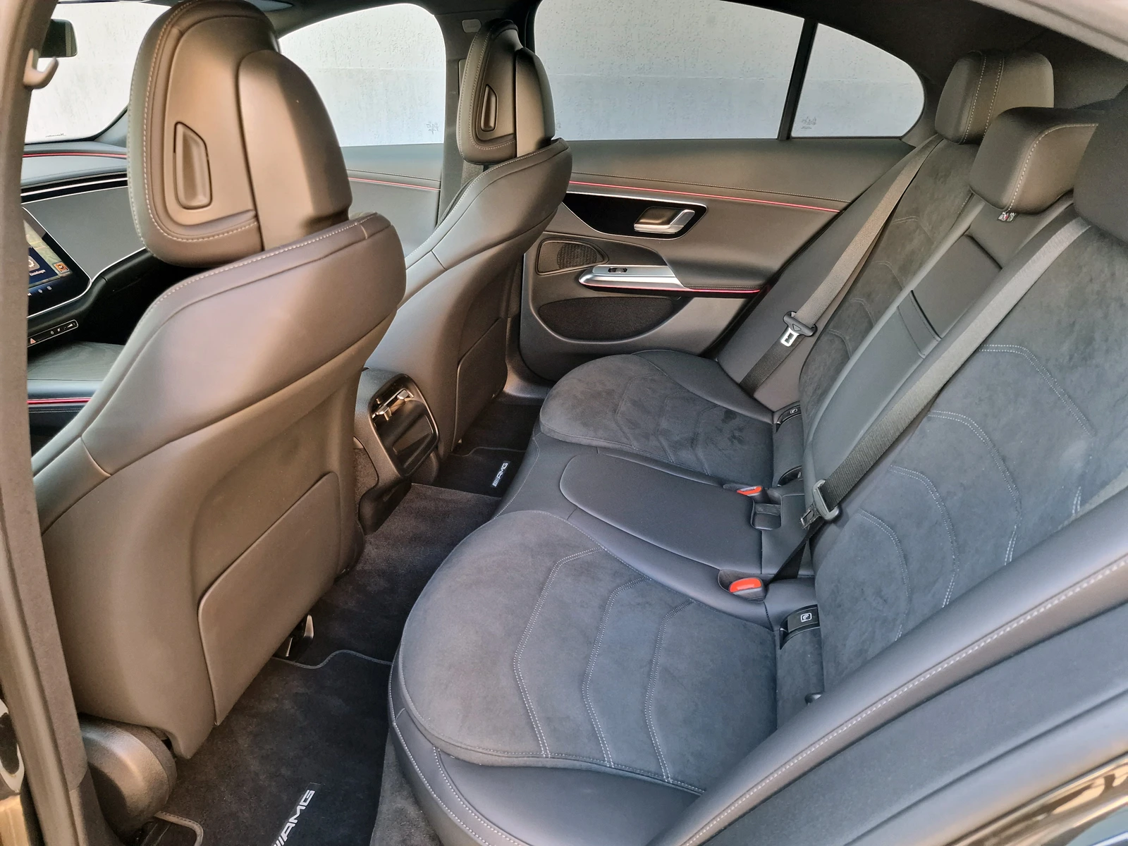 Mercedes-Benz E 300 E300e AMG-line, снимка 13 - Автомобили и джипове - 55835166
