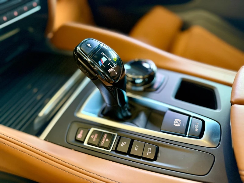 BMW X6 M50d* Mperformance* HK* Лизинг* Adaptive Led* Carb, снимка 12 - Автомобили и джипове - 51442134