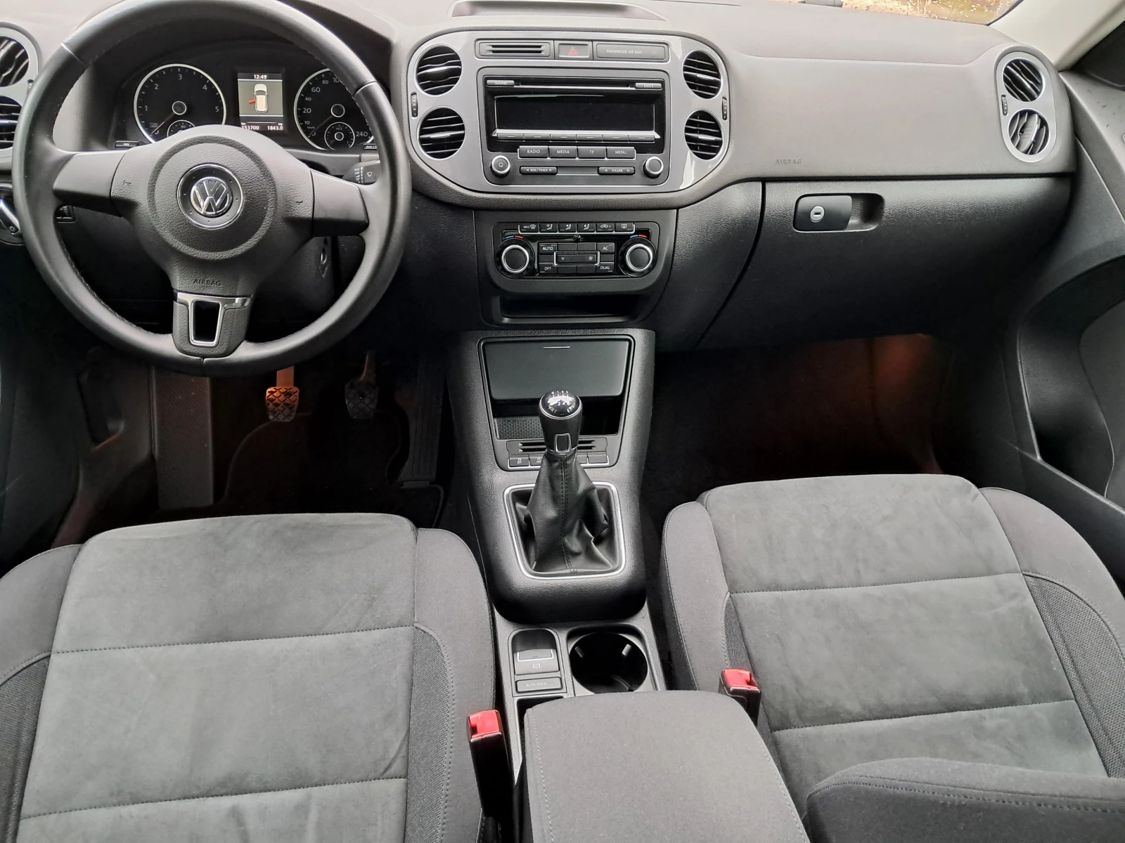 VW Tiguan 2.0 TDI-149000 км.-КАТО НОВ, снимка 9 - Автомобили и джипове - 54005470