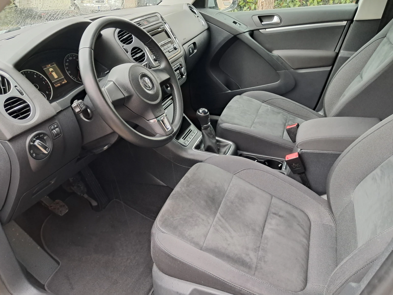 VW Tiguan 2.0 TDI-149000 км.-КАТО НОВ, снимка 5 - Автомобили и джипове - 54005470