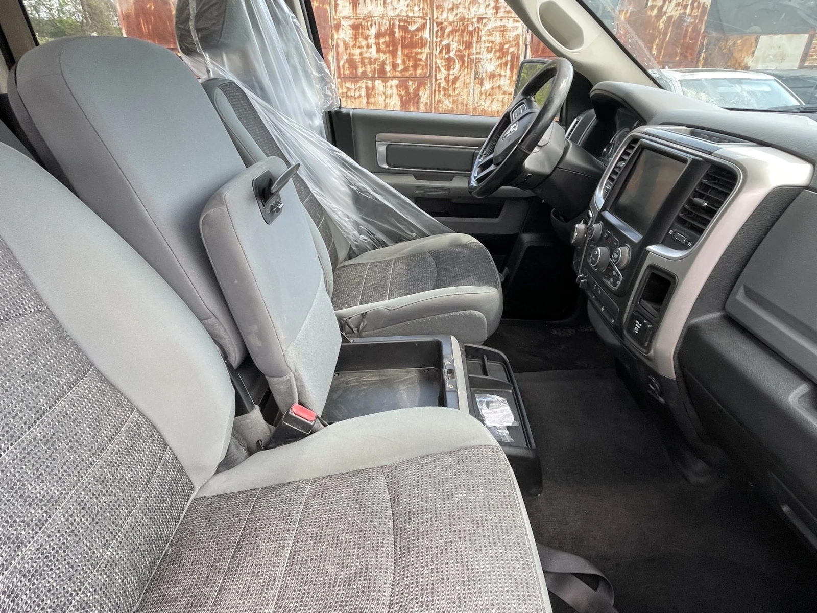 Dodge RAM 1500  5.7 HEMI* 4x4* CAMERA* LoneSTAR, снимка 13 - Автомобили и джипове - 54358295