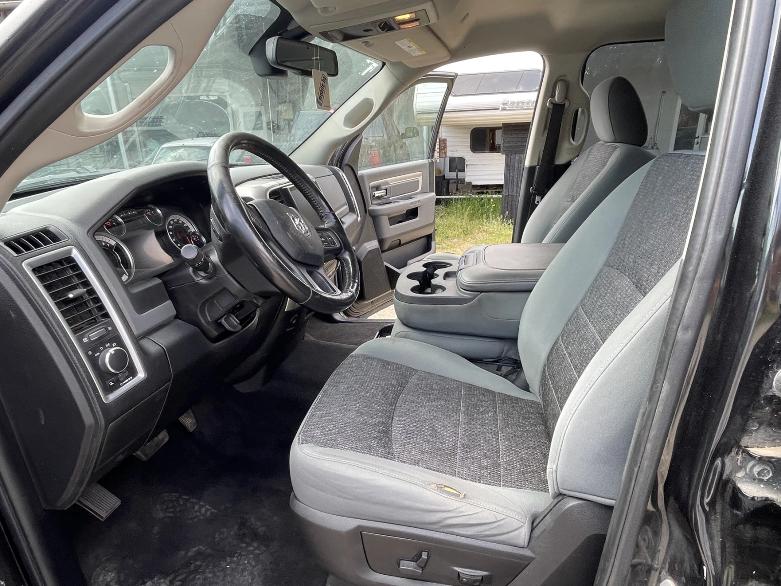 Dodge RAM 1500  5.7 HEMI* 4x4* CAMERA* LoneSTAR, снимка 10 - Автомобили и джипове - 54358295