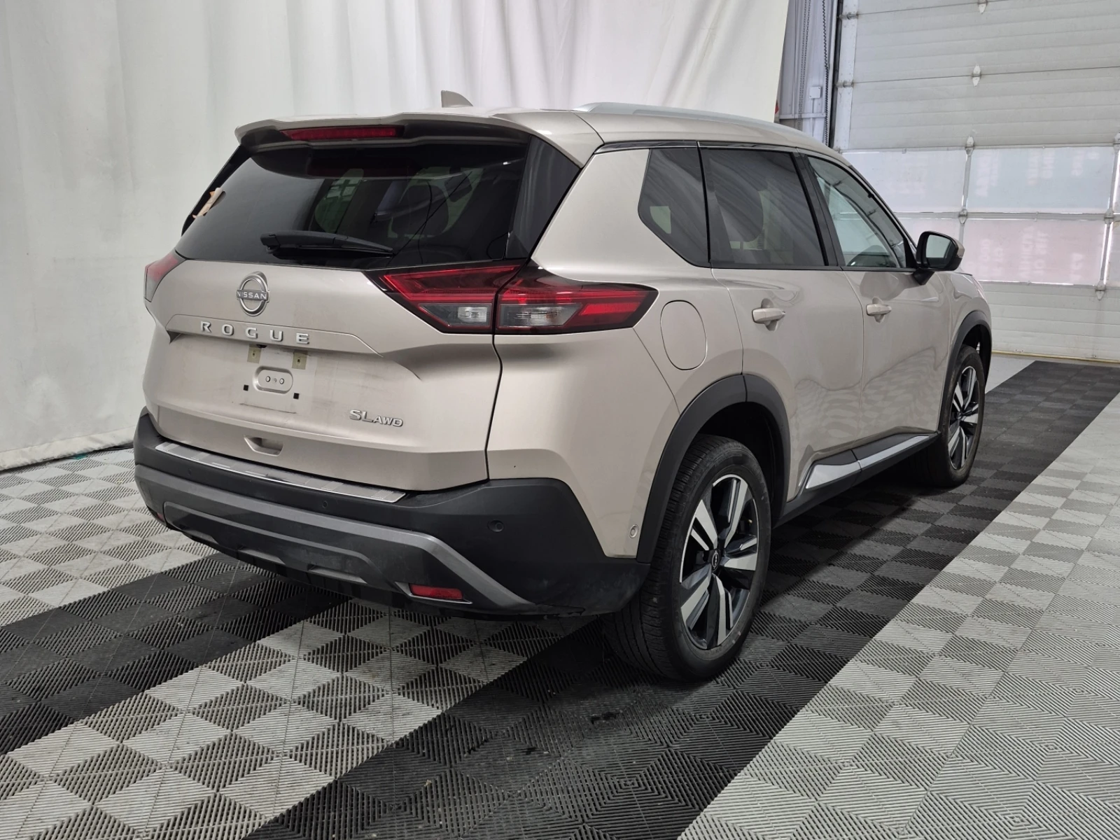 Nissan Rogue AWD* ПОДГРЕВ* BOSE* КАМЕРА* ПАНО* М.ТОЧКА* , снимка 4 - Автомобили и джипове - 54427574
