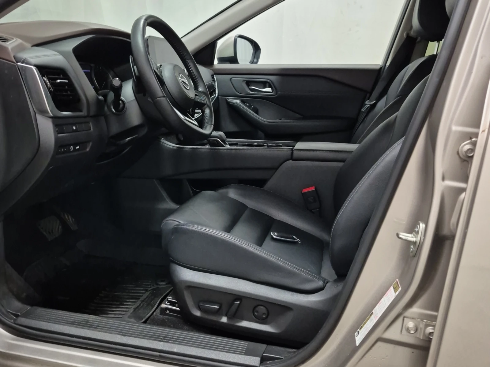 Nissan Rogue AWD* ПОДГРЕВ* BOSE* КАМЕРА* ПАНО* М.ТОЧКА* , снимка 8 - Автомобили и джипове - 54427574