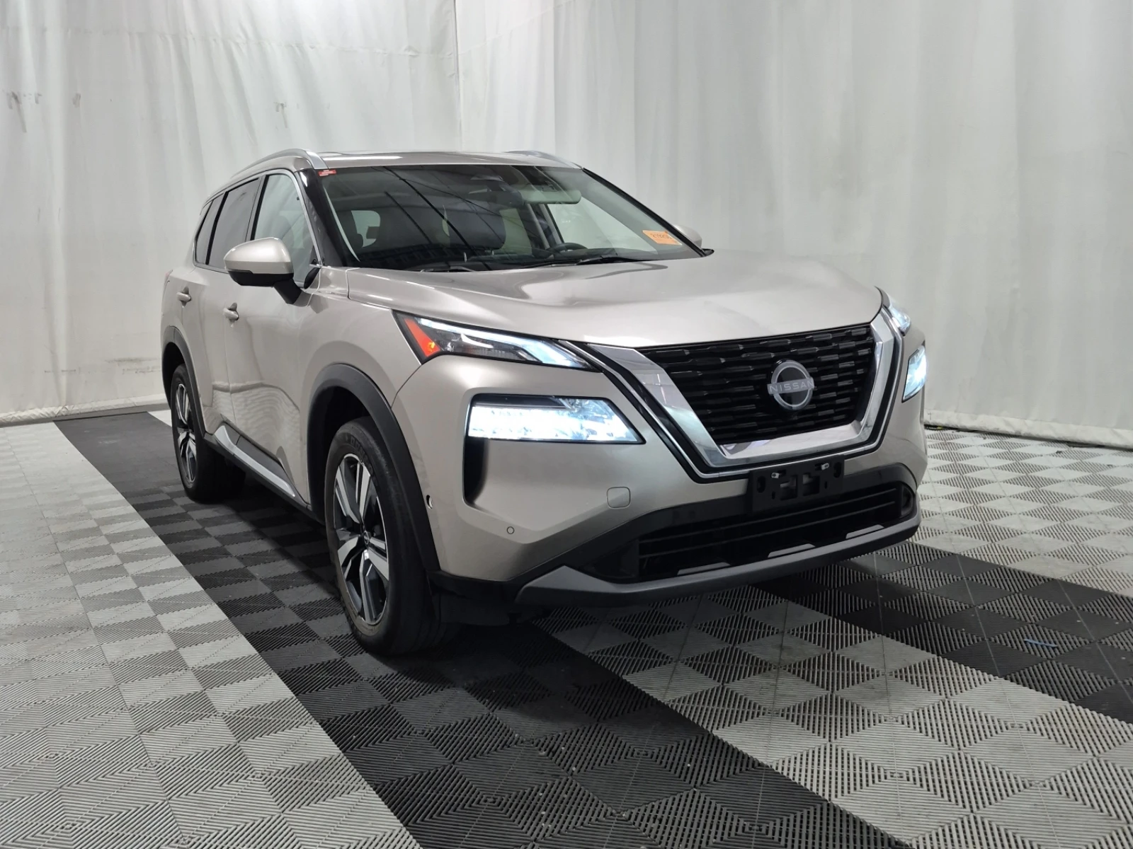 Nissan Rogue AWD* ПОДГРЕВ* BOSE* КАМЕРА* ПАНО* М.ТОЧКА* , снимка 3 - Автомобили и джипове - 54427574