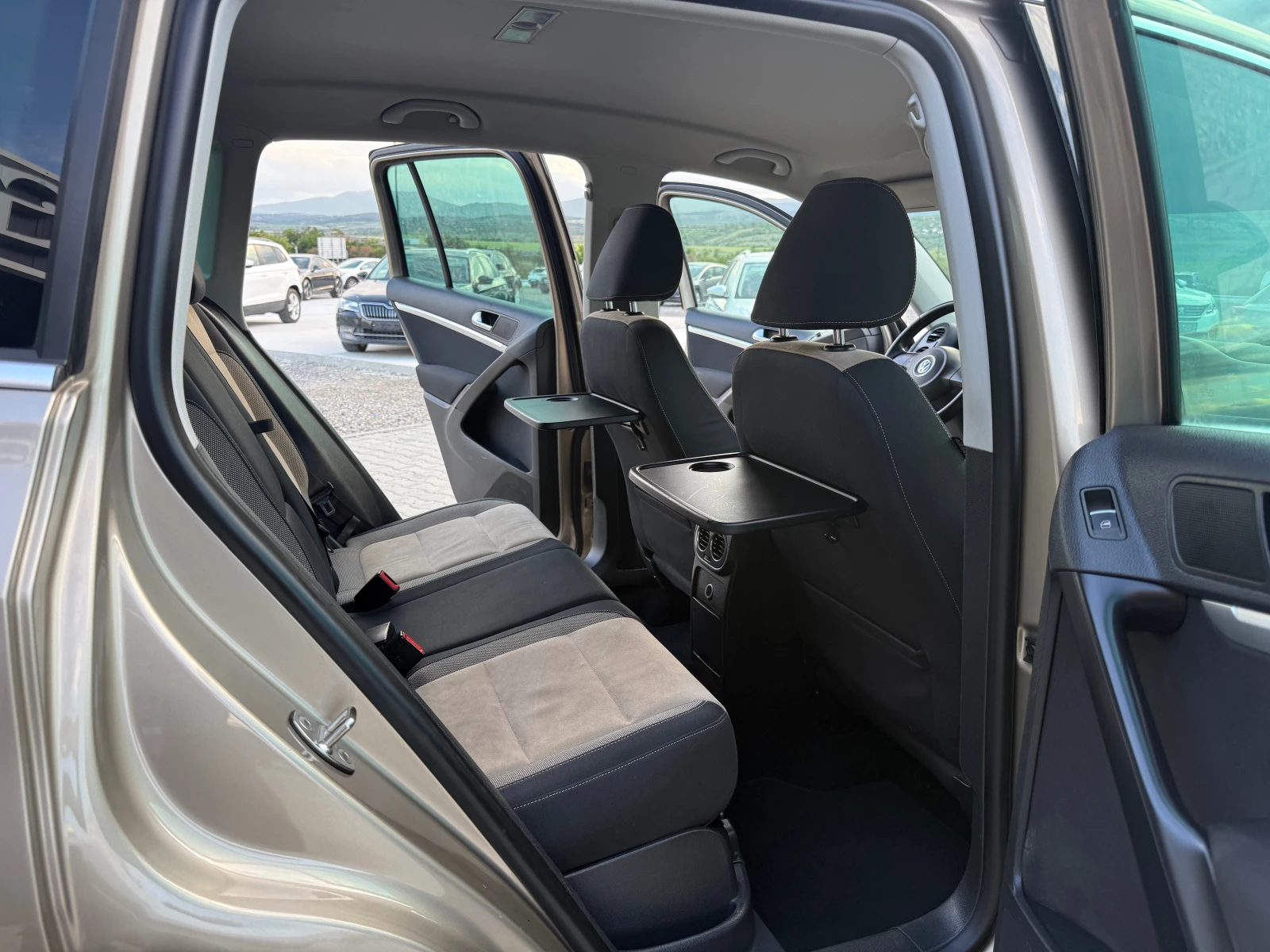 VW Tiguan 2.0TDI 140 KS 4 Motion СОБСТВЕН ЛИЗИНГ !!!!, снимка 15 - Автомобили и джипове - 54548087