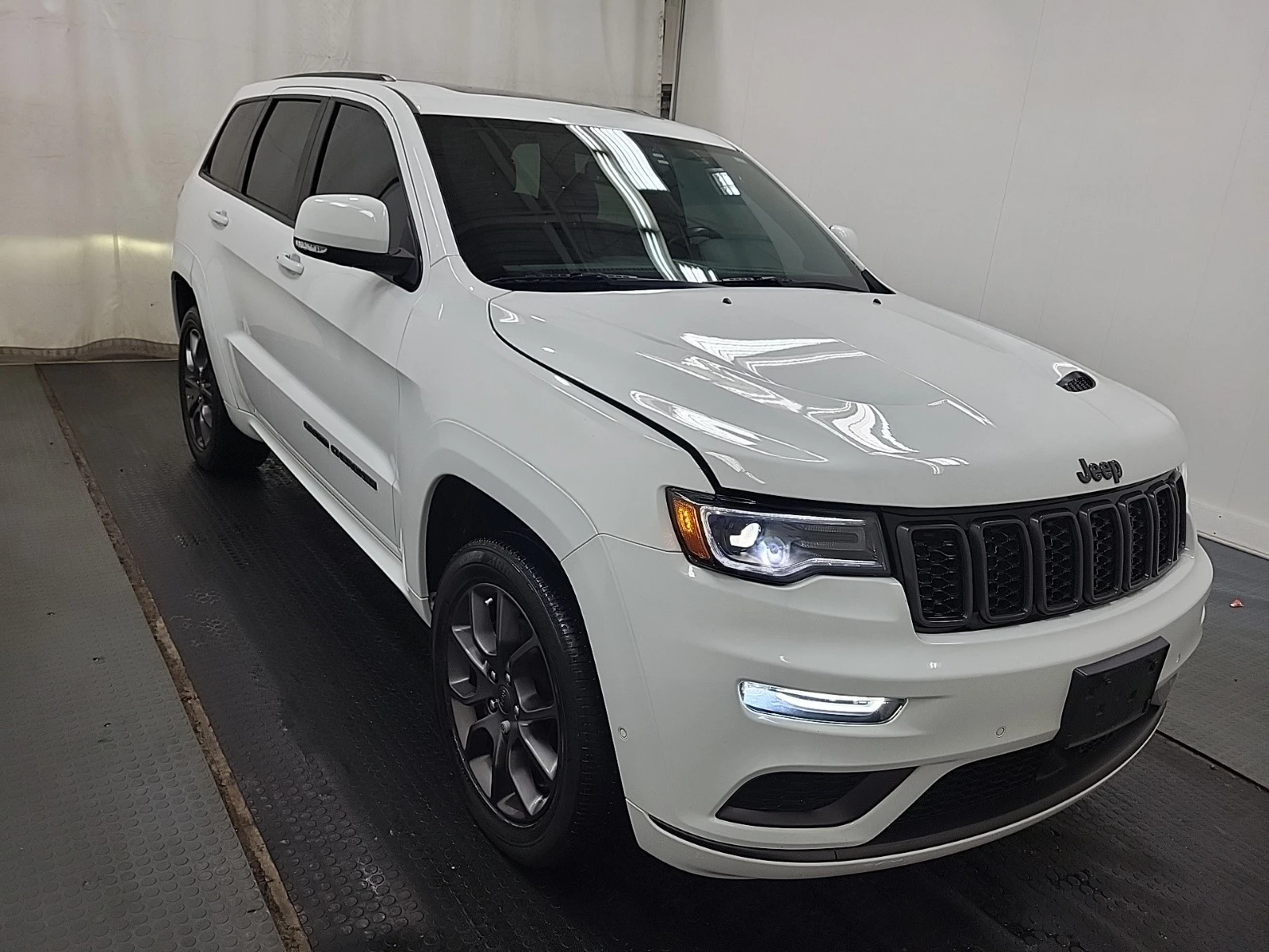 Jeep Grand cherokee HIGH ALTITUDE 4X4 * 5.7 HEMI * CARFAX * 44K KM * , снимка 3 - Автомобили и джипове - 55118433