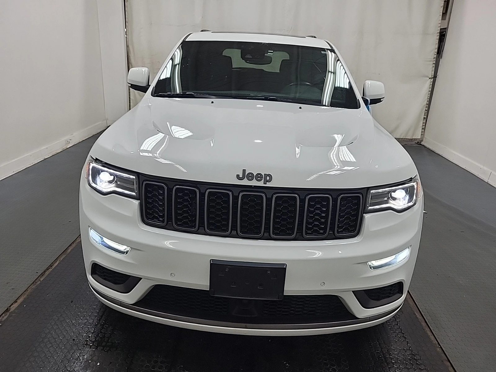 Jeep Grand cherokee HIGH ALTITUDE 4X4 * 5.7 HEMI * CARFAX * 44K KM * , снимка 2 - Автомобили и джипове - 55118433