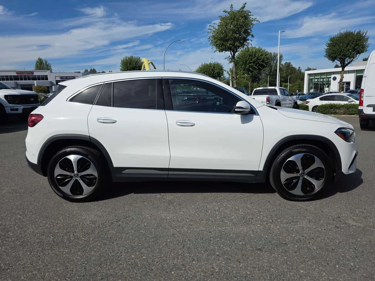 Mercedes-Benz GLA 250 /BURMESTER/DISTRONIC/АВТОКРЕДИТ, снимка 3 - Автомобили и джипове - 55500396