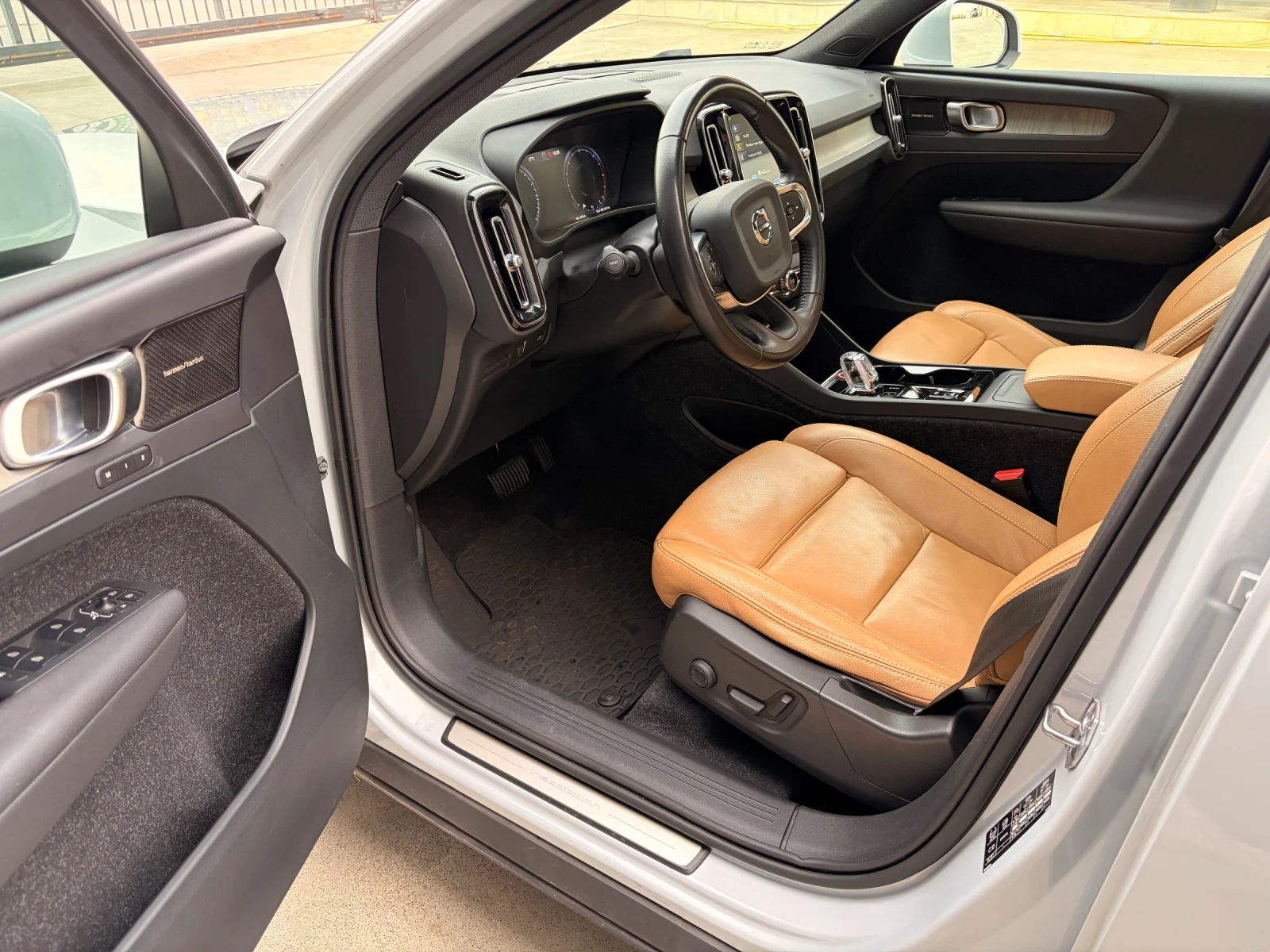 Volvo XC40 D4 Inscription, снимка 6 - Автомобили и джипове - 56665301
