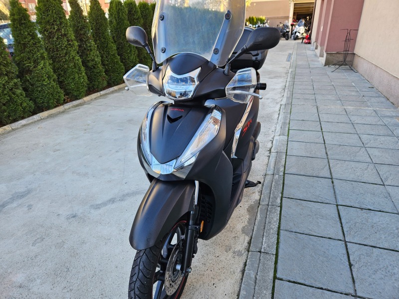 Honda Sh 300ie, ABS, Traction control!, снимка 12 - Мотоциклети и мототехника - 43069982