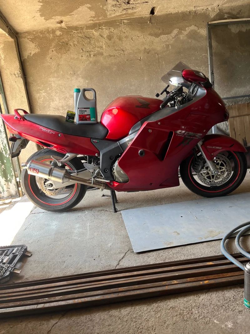 Honda Cbr 1100xx, снимка 2 - Мотоциклети и мототехника - 52569504