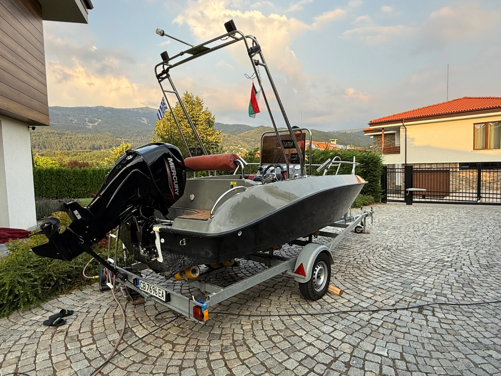Моторна яхта Invader Isatek Cobra 495 - изображение 2