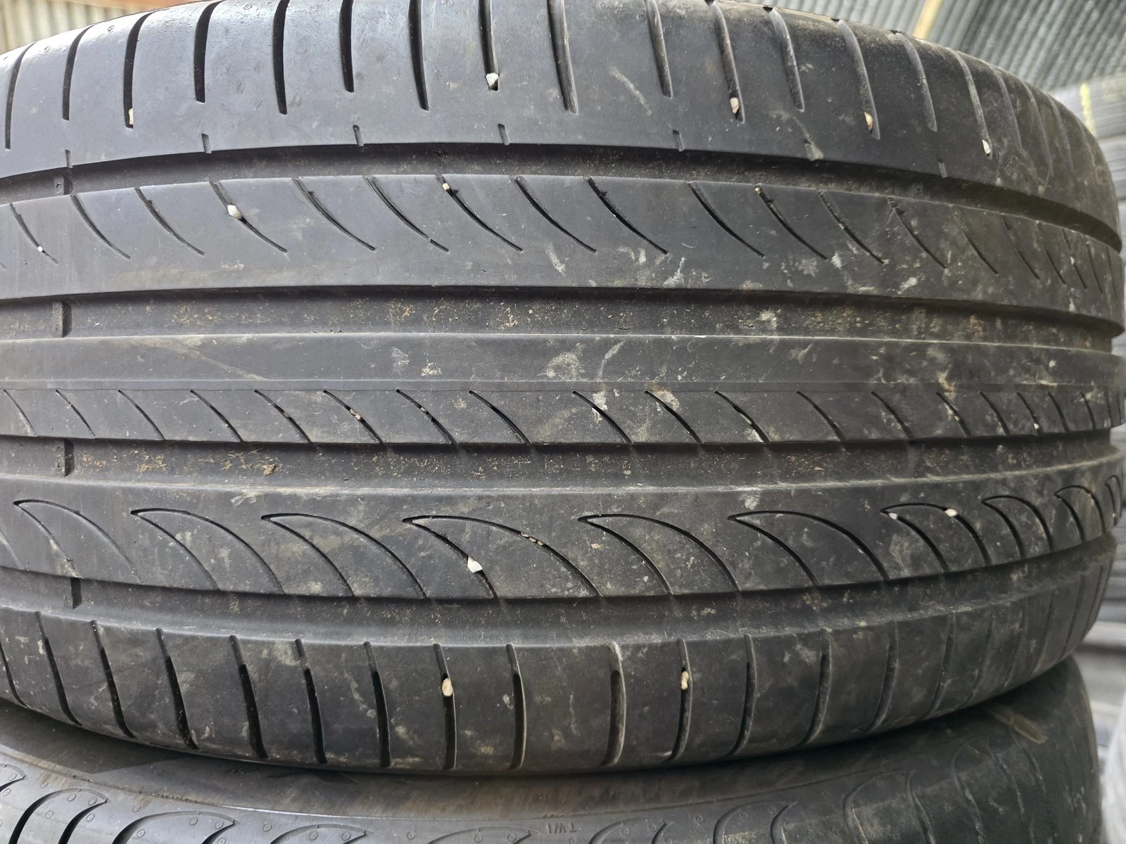 Гуми Летни 255/45R19, снимка 2 - Гуми и джанти - 56731009
