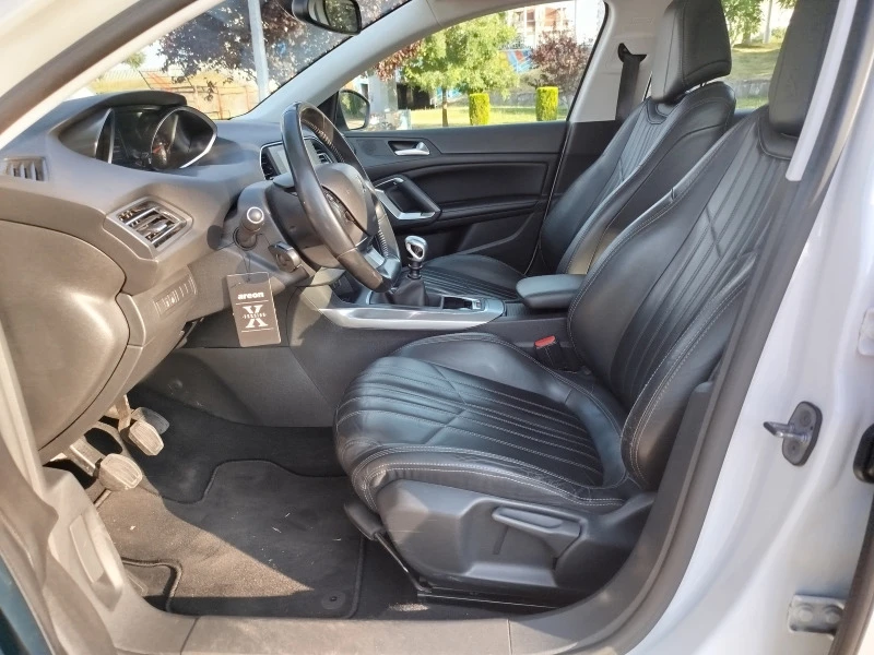 Peugeot 308 1.5 HDI * ALLURE* * PANORAMA* * LED* , снимка 10 - Автомобили и джипове - 46834650