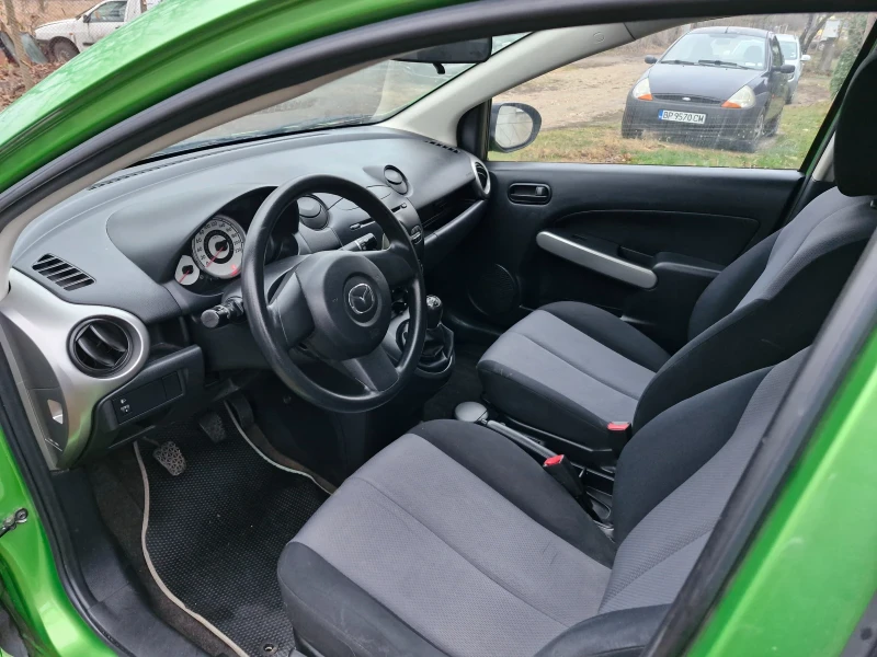 Mazda 2, снимка 9 - Автомобили и джипове - 48391002