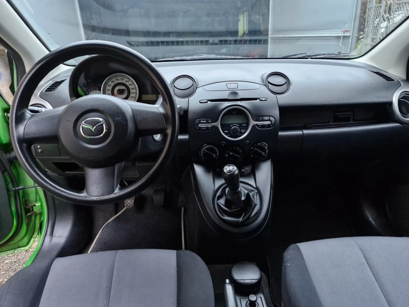 Mazda 2, снимка 12 - Автомобили и джипове - 48391002