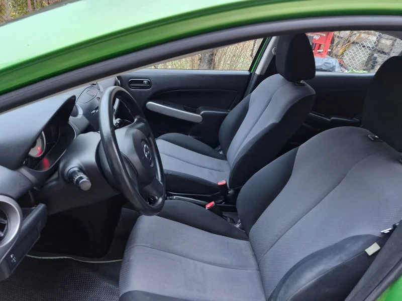 Mazda 2, снимка 10 - Автомобили и джипове - 48391002