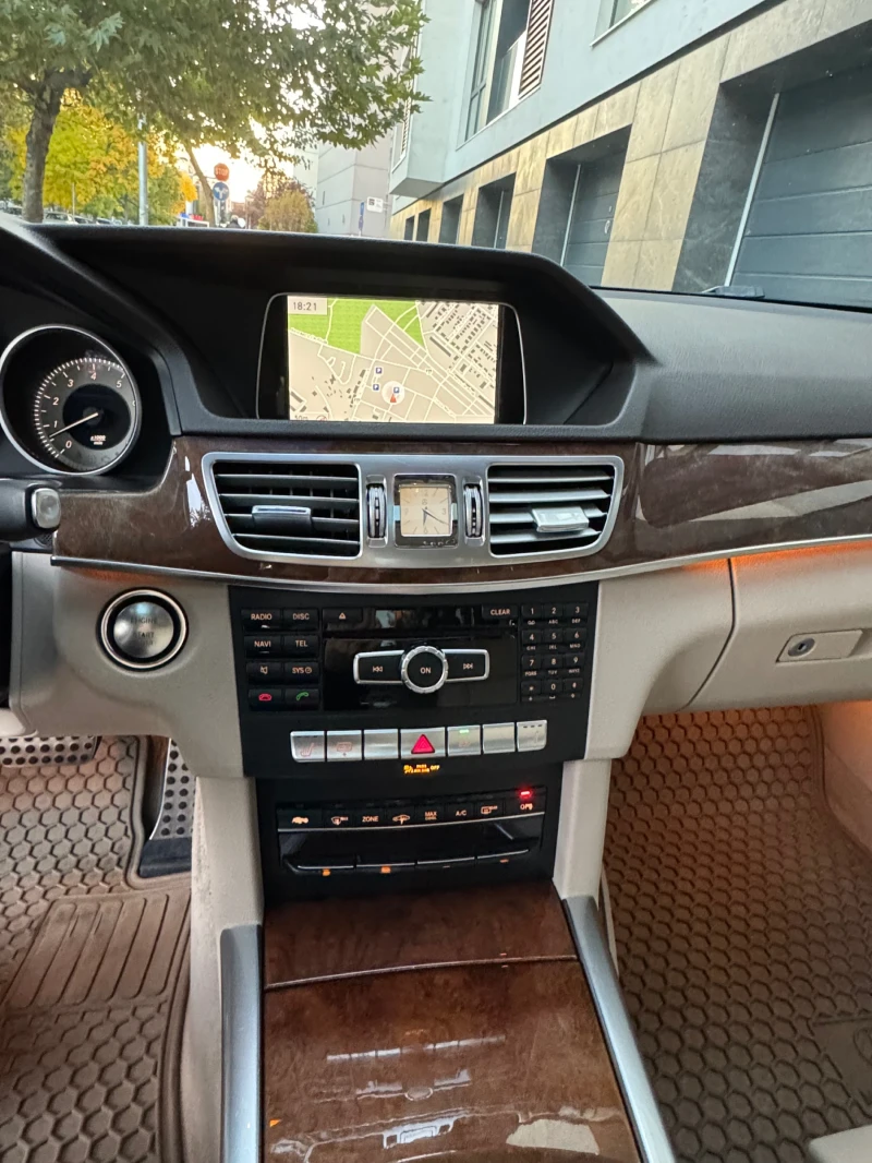 Mercedes-Benz E 350 Генерация / Напълно обслужена, снимка 11 - Автомобили и джипове - 52743730