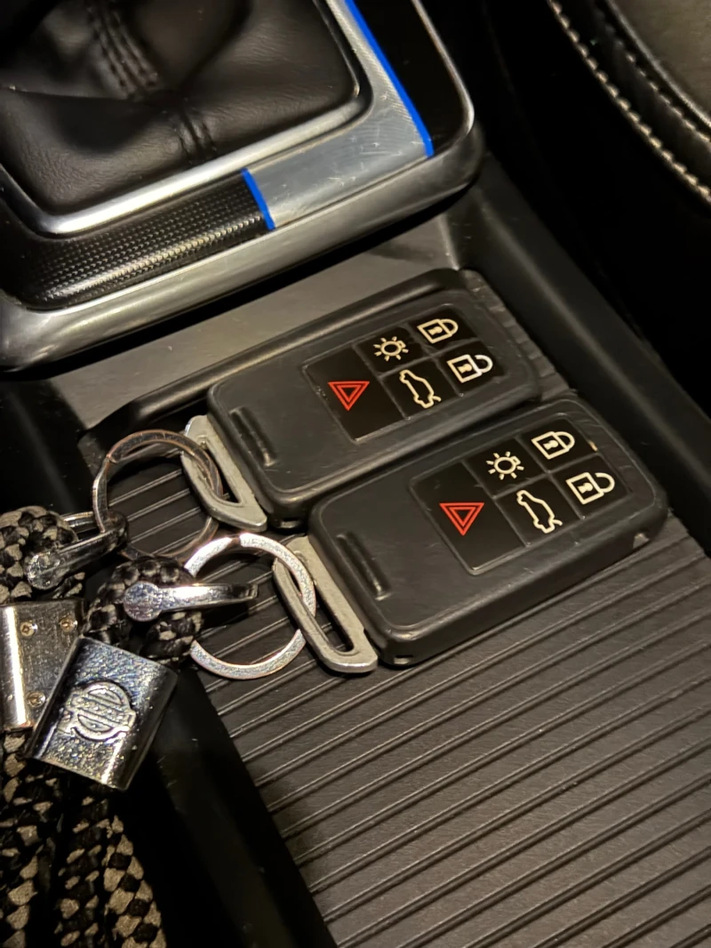 Volvo V40 D2 R-Design, снимка 15 - Автомобили и джипове - 52555556