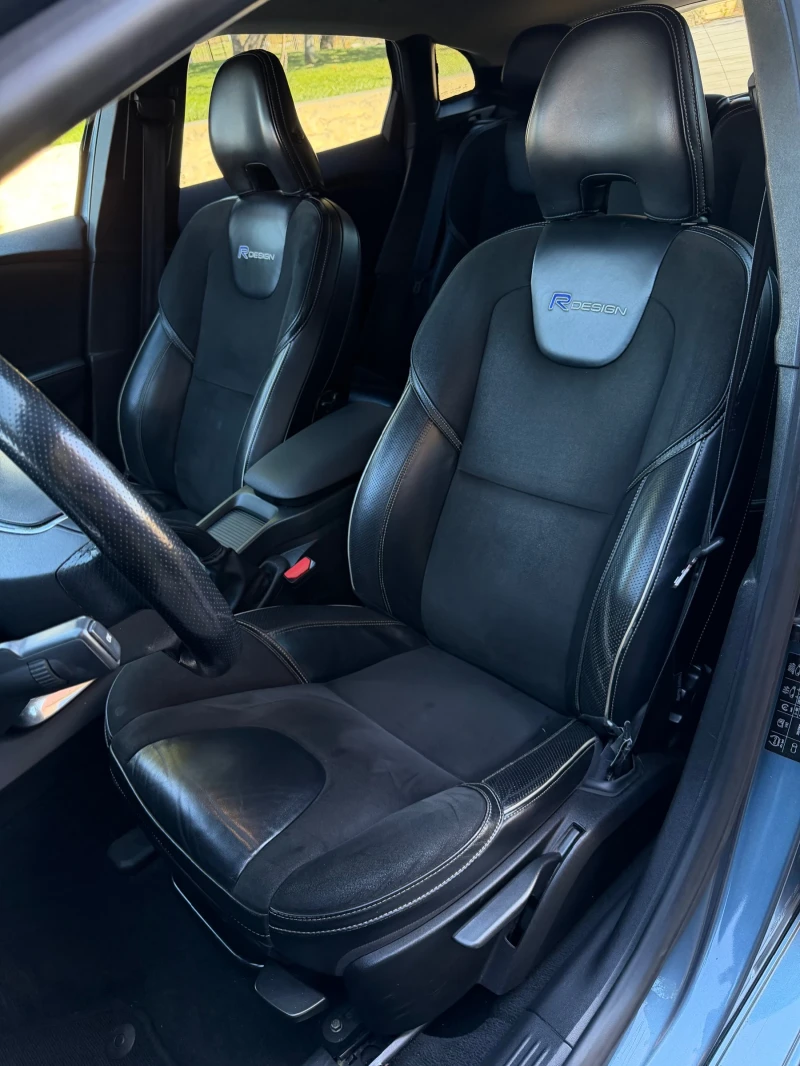 Volvo V40 D2 R-Design, снимка 8 - Автомобили и джипове - 52555556