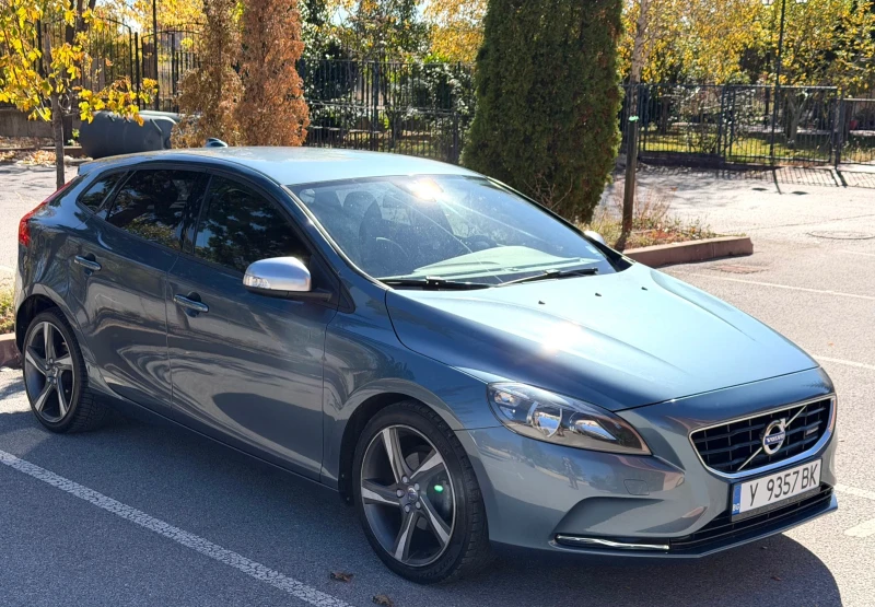 Volvo V40 D2 R-Design, снимка 2 - Автомобили и джипове - 52555556