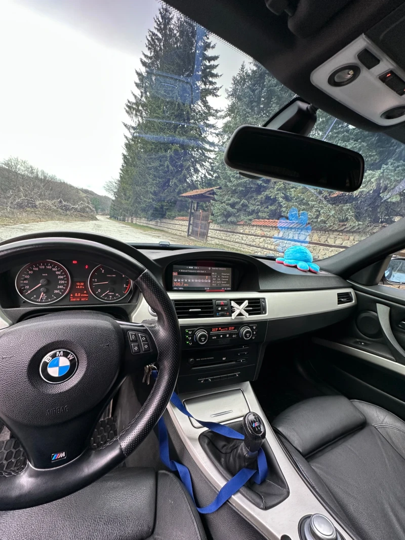 BMW 330, снимка 11 - Автомобили и джипове - 52592979