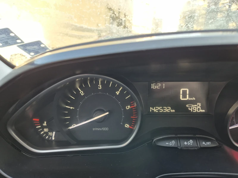 Peugeot 208, снимка 5 - Автомобили и джипове - 53149527