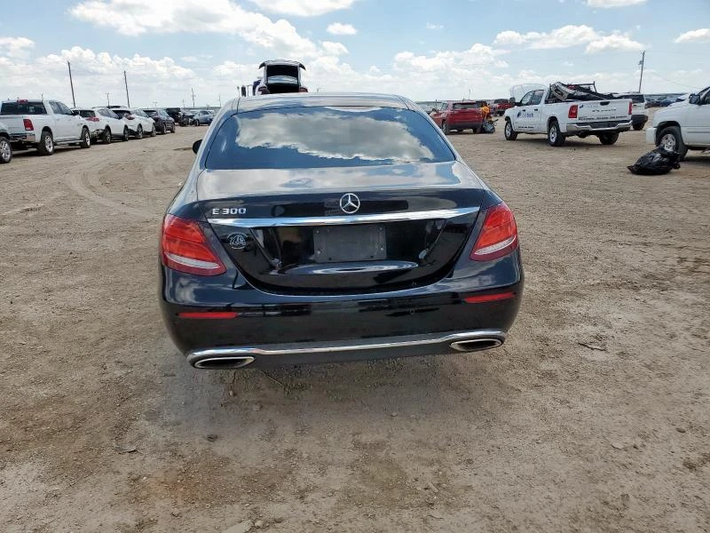 Mercedes-Benz E 300  LED фарове, кожен салон MB-Tex, камера за з - изображение 6
