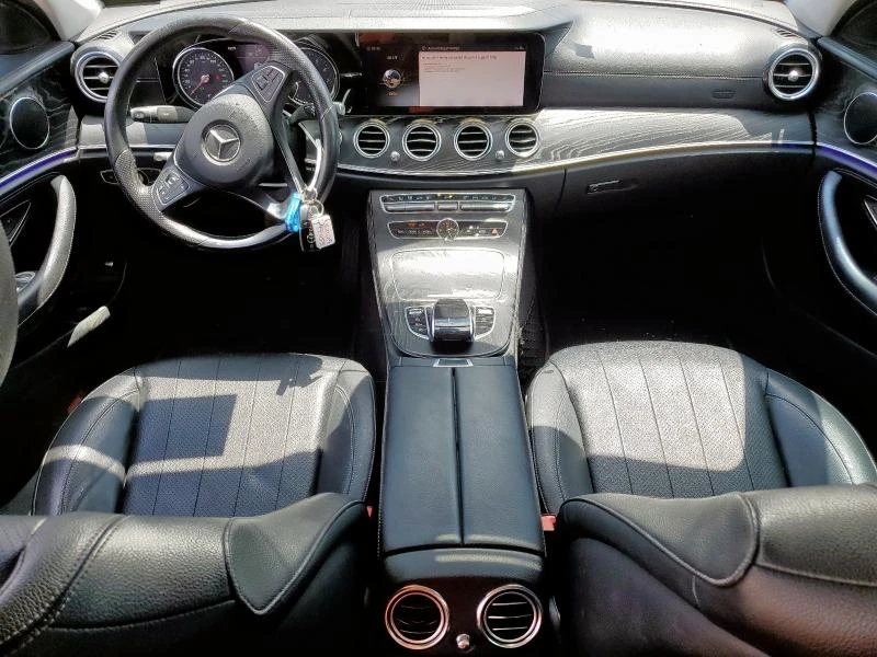Mercedes-Benz E 300  LED фарове, кожен салон MB-Tex, камера за з - изображение 8