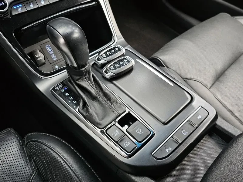 Hyundai Grandeur 3.0 Exclusive Special, снимка 9 - Автомобили и джипове - 55643592