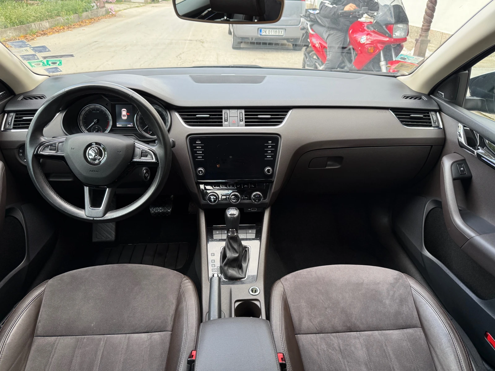 Skoda Octavia 2.0 TDI Laurin & Klement - изображение 10