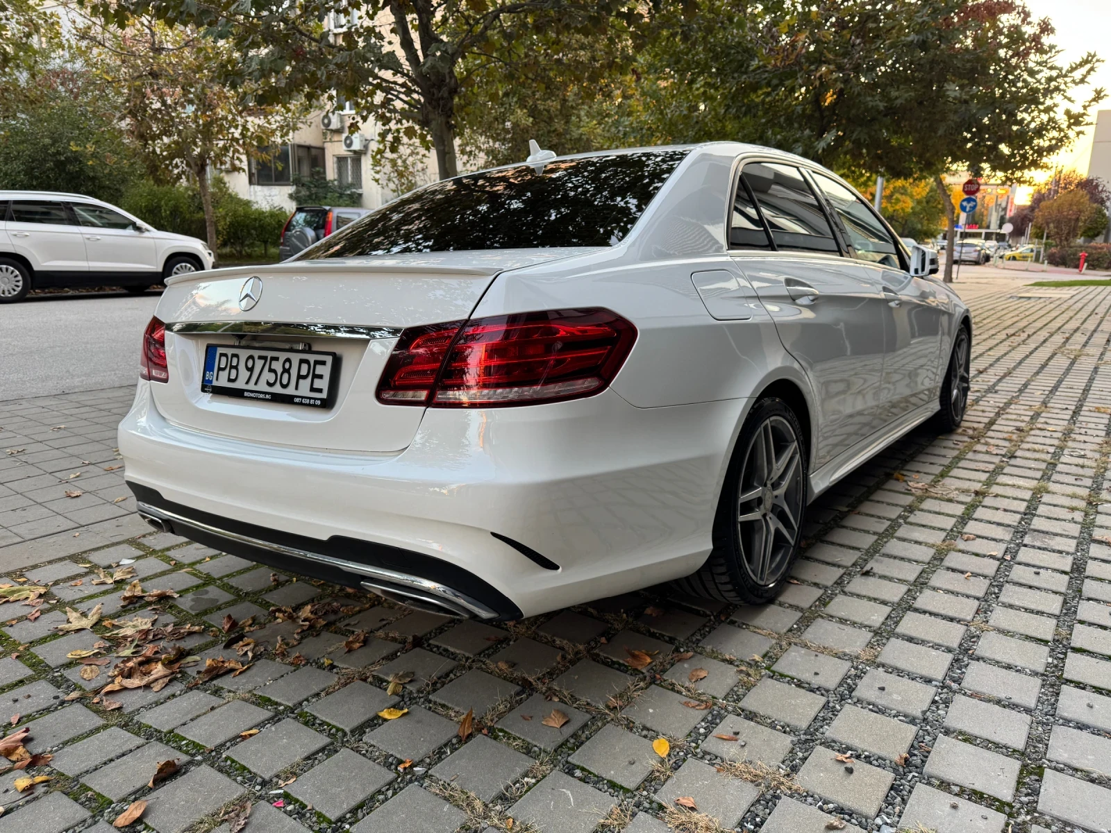 Mercedes-Benz E 350 Генерация / Напълно обслужена - изображение 6