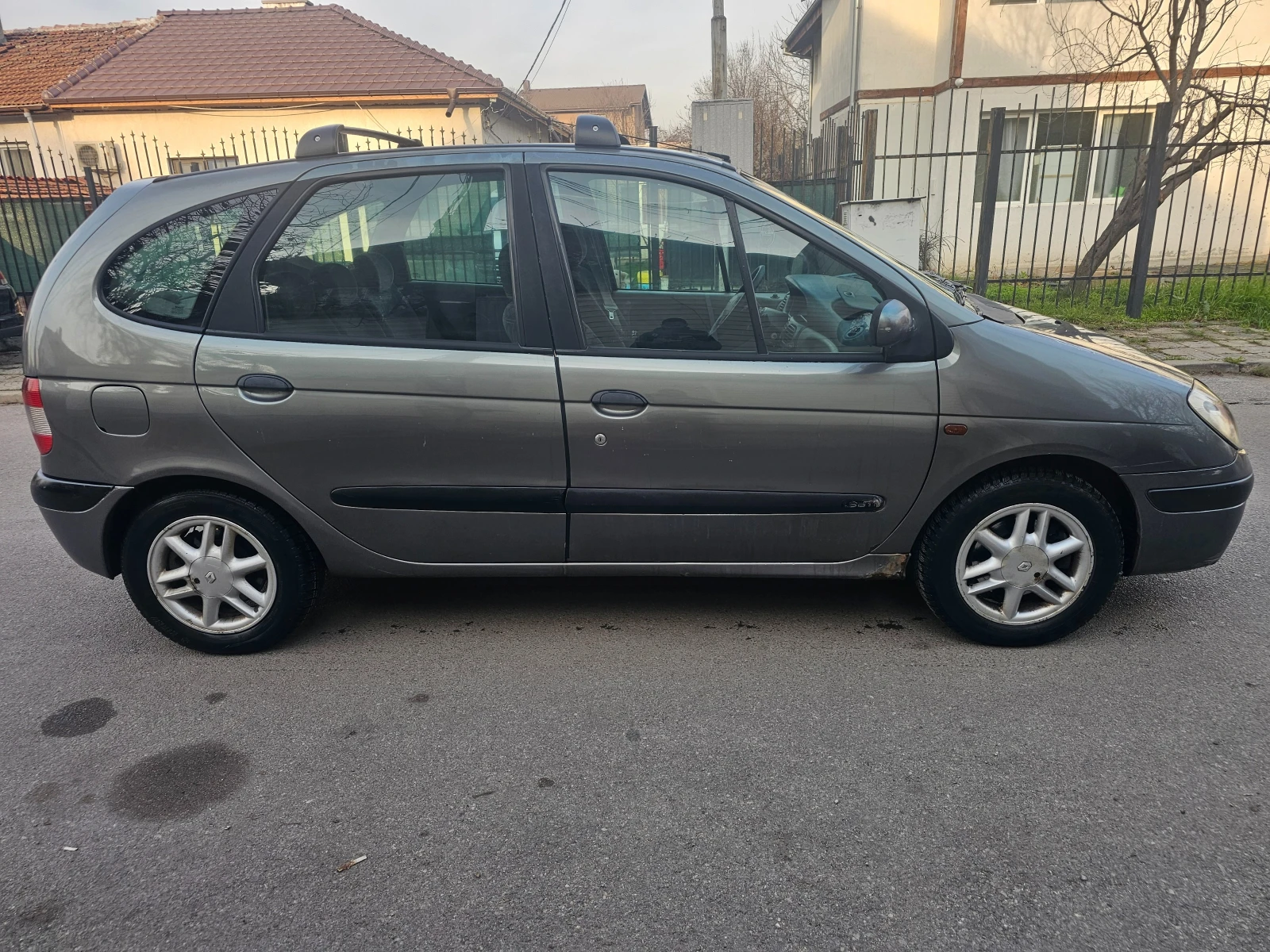 Renault Scenic Фейслифт - изображение 3